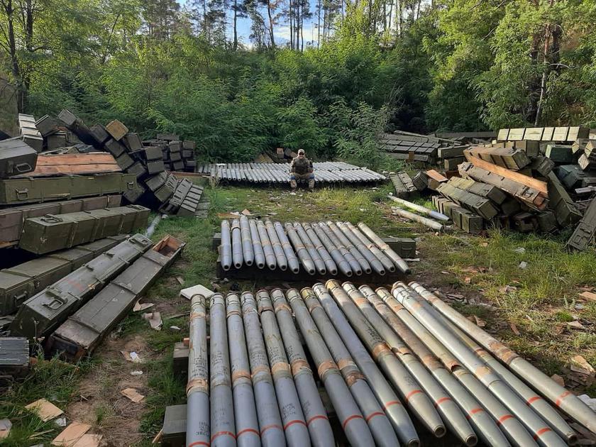 ВСУ захватили большой запас дальнобойных боеприпасов оккупантов, которые планировали выпустить по Харькову (видео)