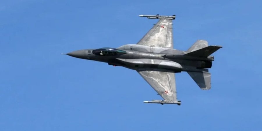 F-16 (Фото:REUTERS/Ints Kalnins)